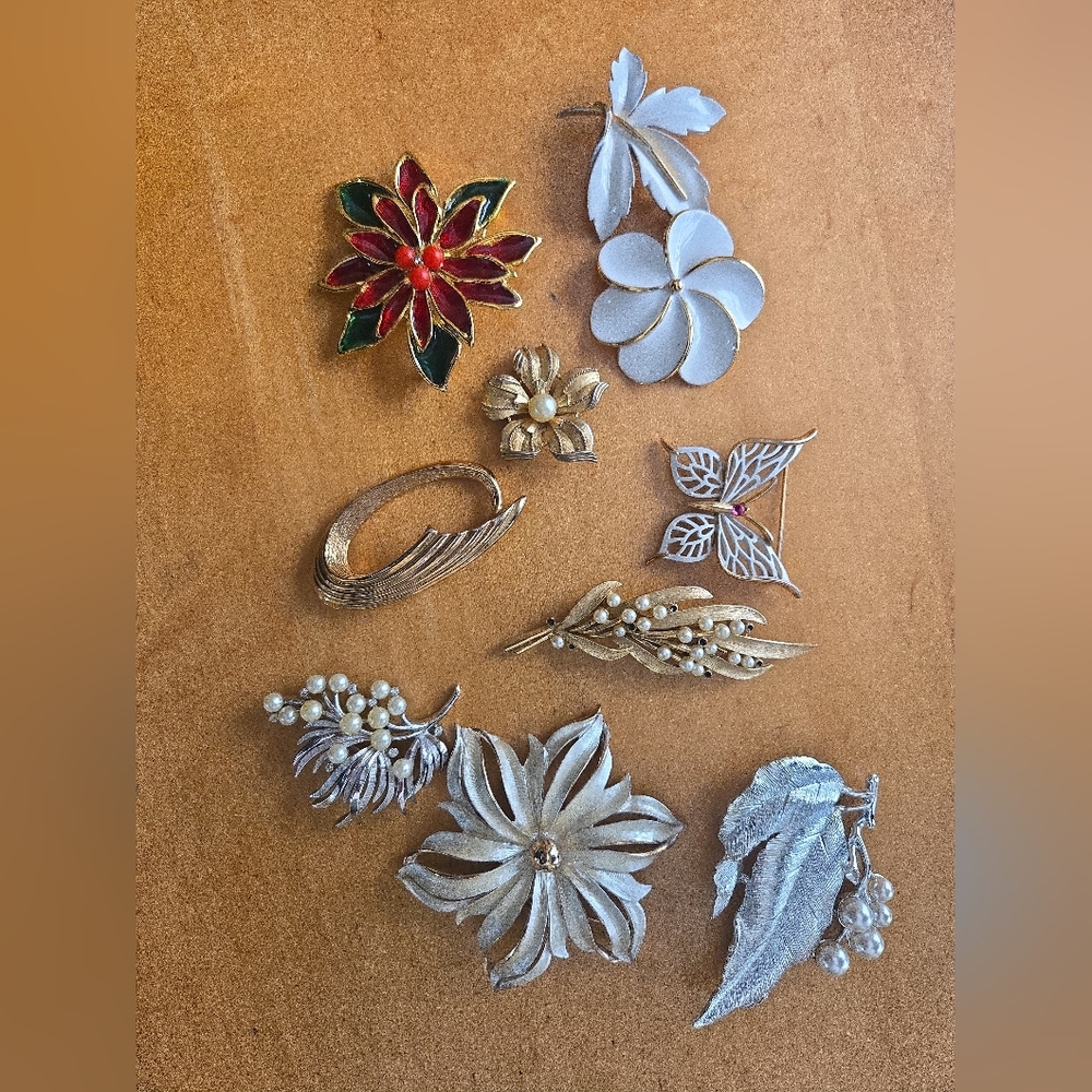 Vintage Trifari & Pastelli Brooch Lot | Mid-Century Gold & Silver Tone/10 Pieces